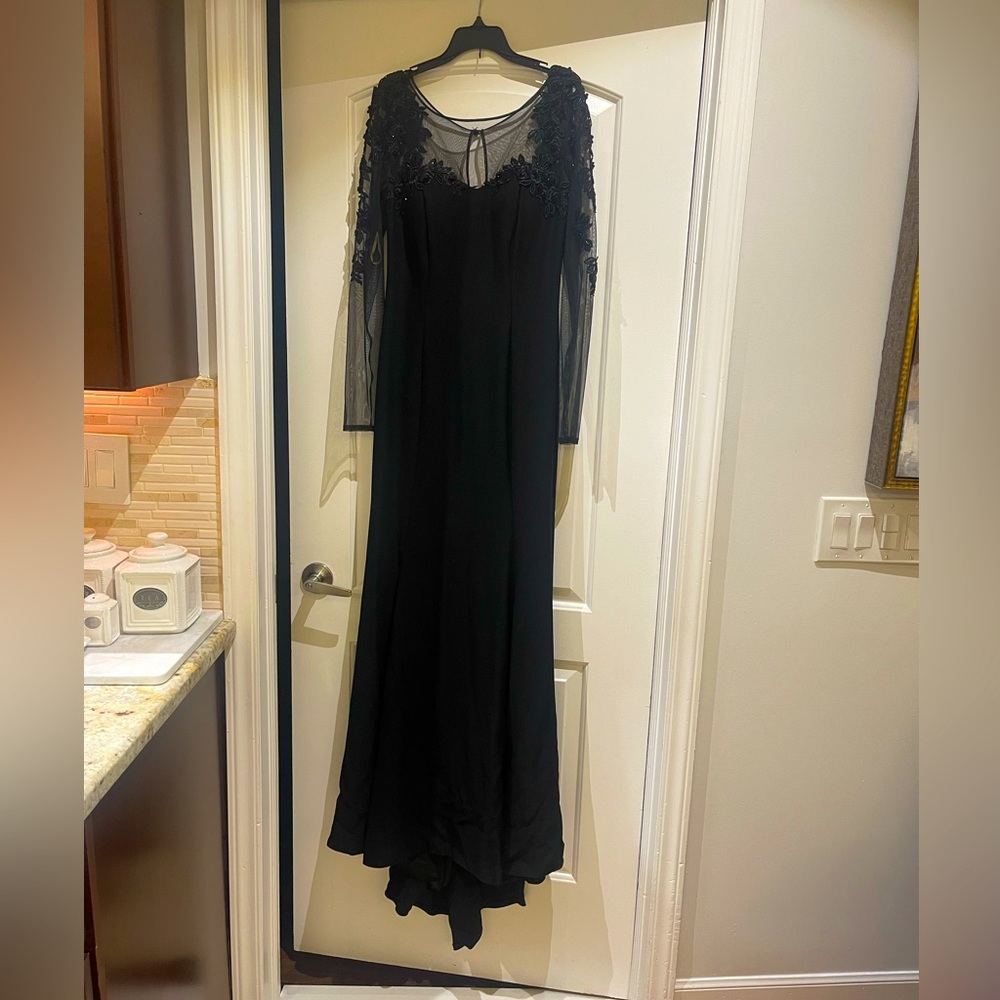 Black dress , 6 size.